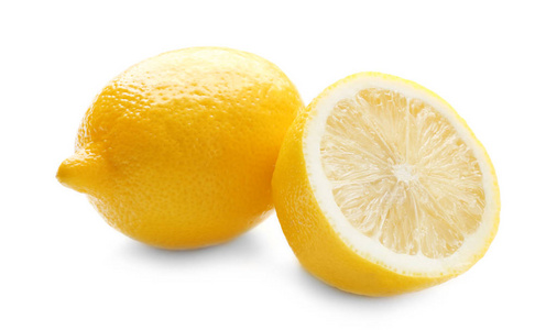 白色背景上的新鲜成熟的柠檬