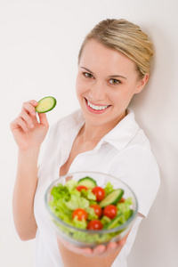 健康的生活方式，微笑的女人，蔬菜沙拉