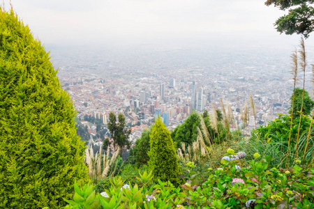 从蒙塞拉特的波哥大市中心美丽的风景