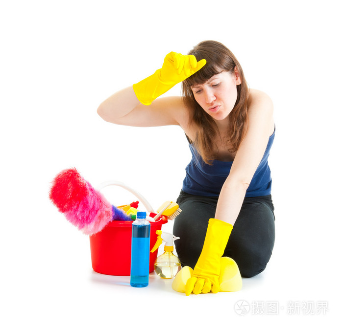 年轻女人更清洁累了