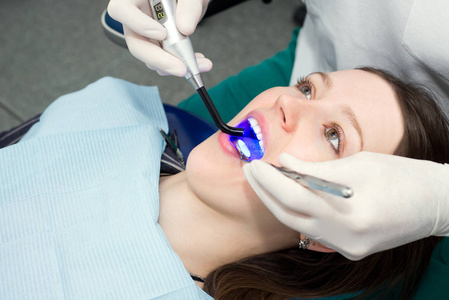 牙医紫外线灯光设备图片