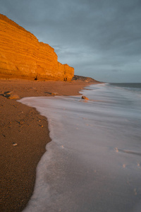 美丽充满活力的日落景色伯顿 Bradstock