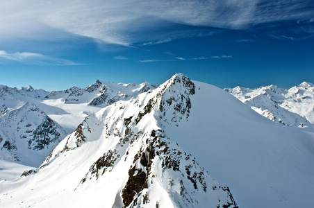 阿尔卑斯山。 高度超过3000米