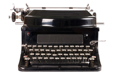 白色背景的旧打字机