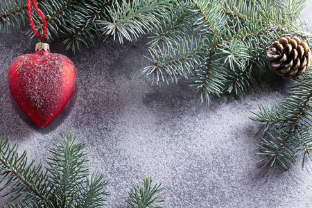 一系列新年庆典的图片。圣诞装饰品圣诞树树枝和节日雪。良好的广告背景