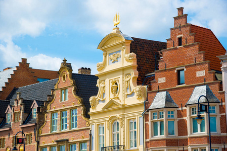 历史街道和建筑物涂上鲜艳的颜色，比利时根特