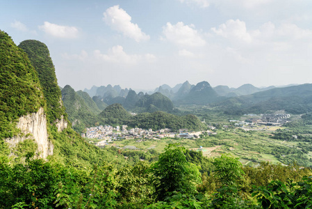 阳朔风景秀丽的喀斯特山谷美景