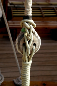 帆船木制海洋钻井平台和绳索