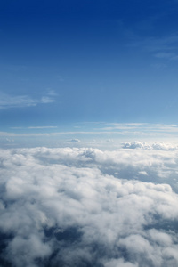 蓝蓝的天空云视图从飞机的飞机