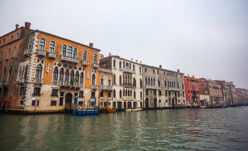 意大利威尼斯大运河上的著名宫殿。水分