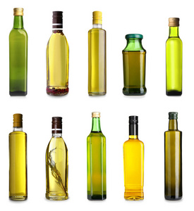 不同的橄榄油瓶在白色背景