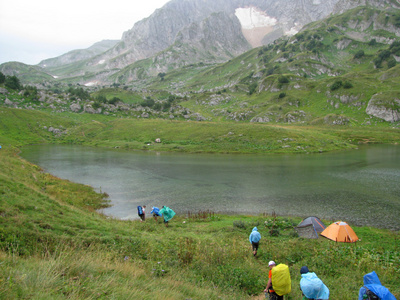 山，山岳 mountain的名词复数  山脉 群山