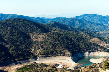 西班牙, 塔拉戈纳水库 Pantano De Siurana。顶部视图。文本的复制空间