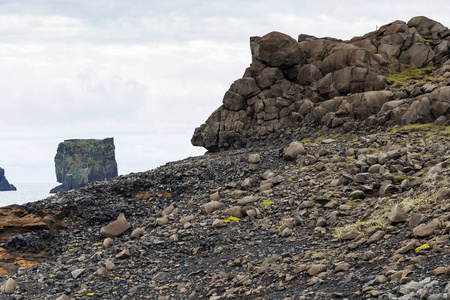 冰岛 Kirkjufjara 海滩上的石