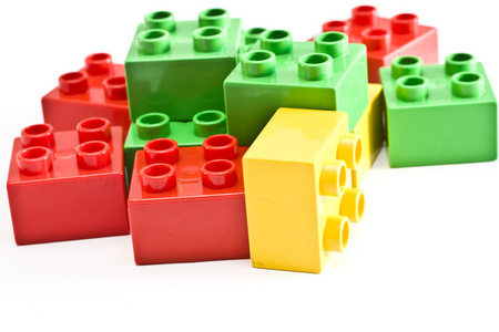 儿童游戏用的积木 building block的名词复数  砌块