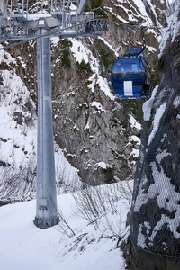 现代空中缆车在奥地利阿尔卑斯滑雪胜地