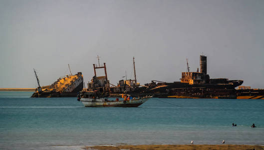 柏培拉港口和船索马里海滩全景