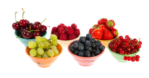 多彩碗新鲜的夏季水果