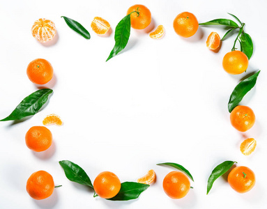 成熟橙色桔子 普通话 与叶子特写在白色背景