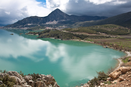 埃利迪尔湖与土耳其山