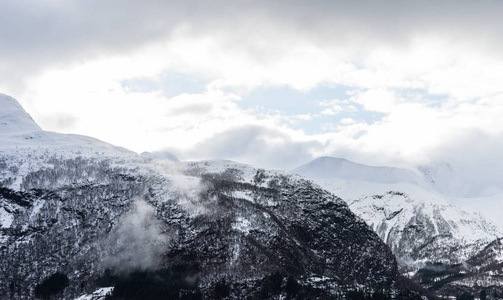 雪西挪威山峰