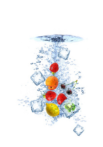 水果水溅起冰块