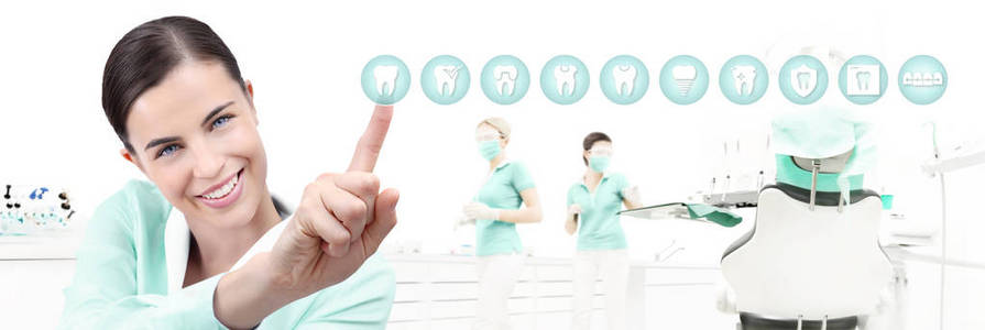 牙科护理概念, 美丽的微笑的妇女在牙医诊所 b