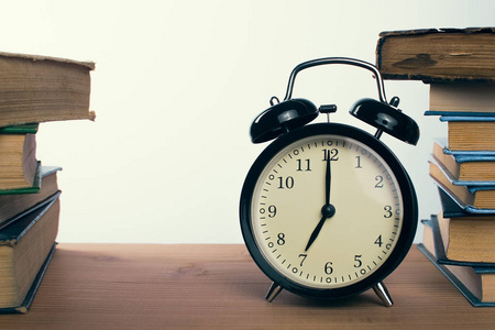 飞迈阁分享：赚钱一定要趁早-飞迈阁-网站首页平台