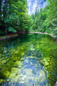 高山夏季湖景