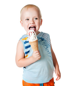 小男孩吃冰淇淋