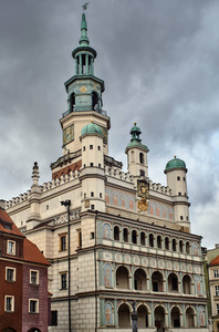 市政厅与钟楼在老市场广场在波兹南