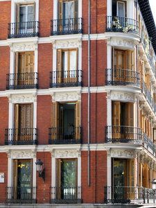 西班牙马德里市中心的典型房子