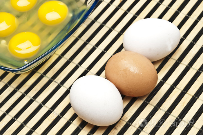 卵( egg的名词复数 ) 蛋 卵子 卵细胞