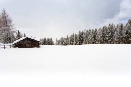 雪景和木屋冬季背景
