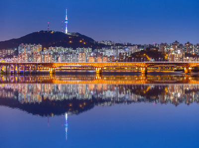 首尔城市和桥梁, 韩国美丽的夜晚与首尔塔