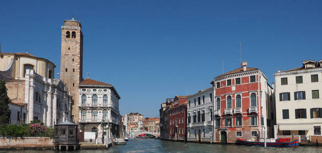 在威尼斯大运河