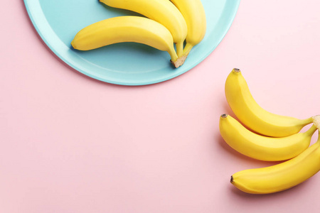 成分与成熟香蕉在颜色背景