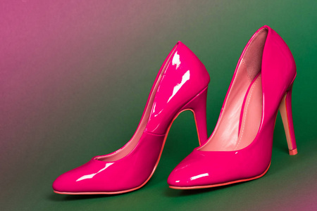 粉红色高跟鞋鞋
