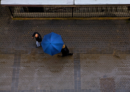 在下雨天色遮阳伞