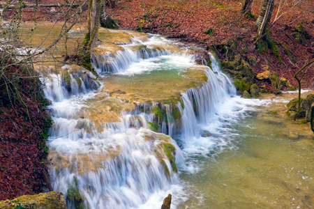 山河瀑布