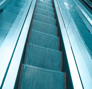 现代建筑中的自动扶梯