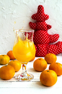 白色背景鲜橙汁