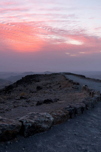 犹太沙漠在以色列的美丽日出的垂直的相片风景
