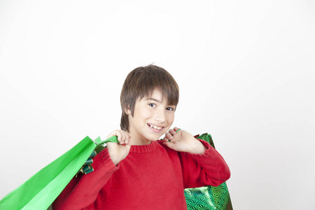 快乐的小男孩与礼物袋子, 隔绝在白色背景