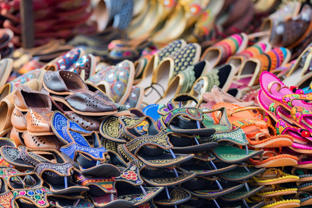 印度市场上多彩的民族鞋