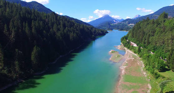 美丽的 alpin 湖, 夏季鸟瞰图