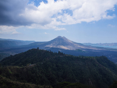 巴厘岛火山阿贡山，来自巴厘岛的金塔马尼