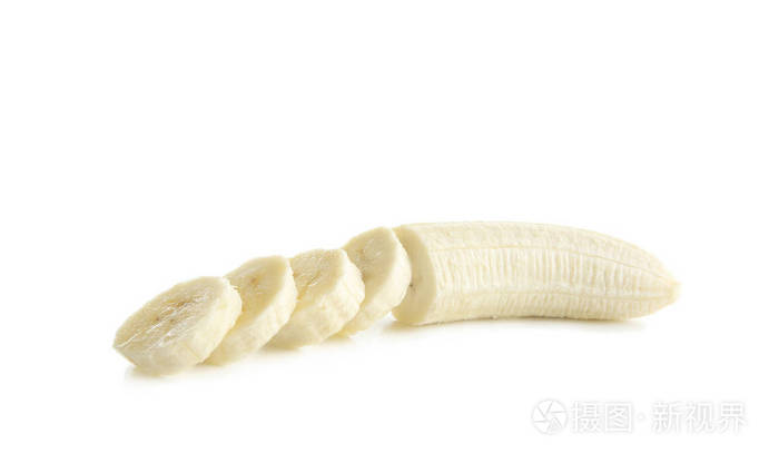 孤立在白色的被剥皮的香蕉