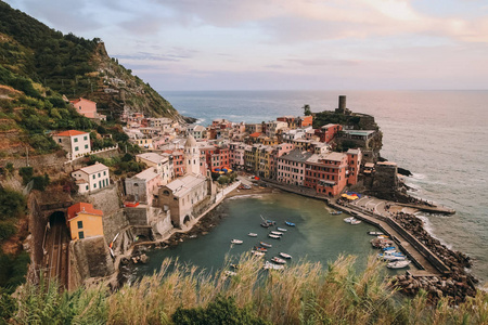 美丽的景色多彩村庄 Vernazza