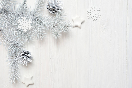 样机圣诞框架白树枝边框白色木背景, 与空间为您的文本